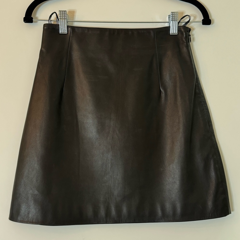 Christian Dior - 100% Lamb Skin Leather Skirt - 100% silk lining. Size US 4